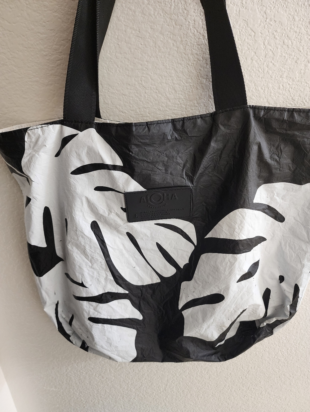 Aloha Collection Black & White Leaf Print Tote Bag